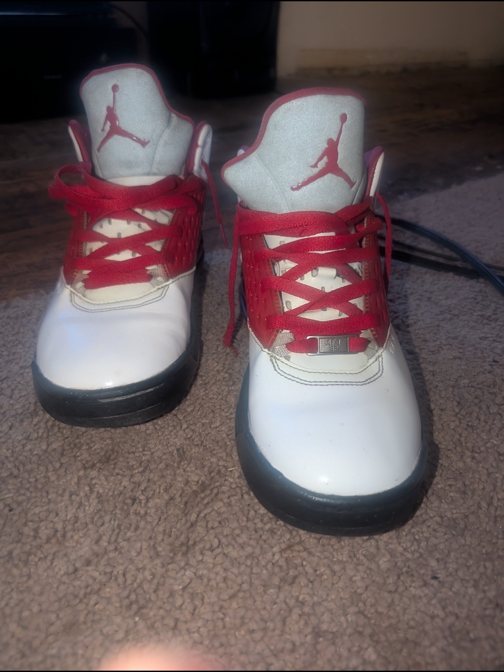 Nike Jordan maxum 2000' Red and White Basketball Shoes